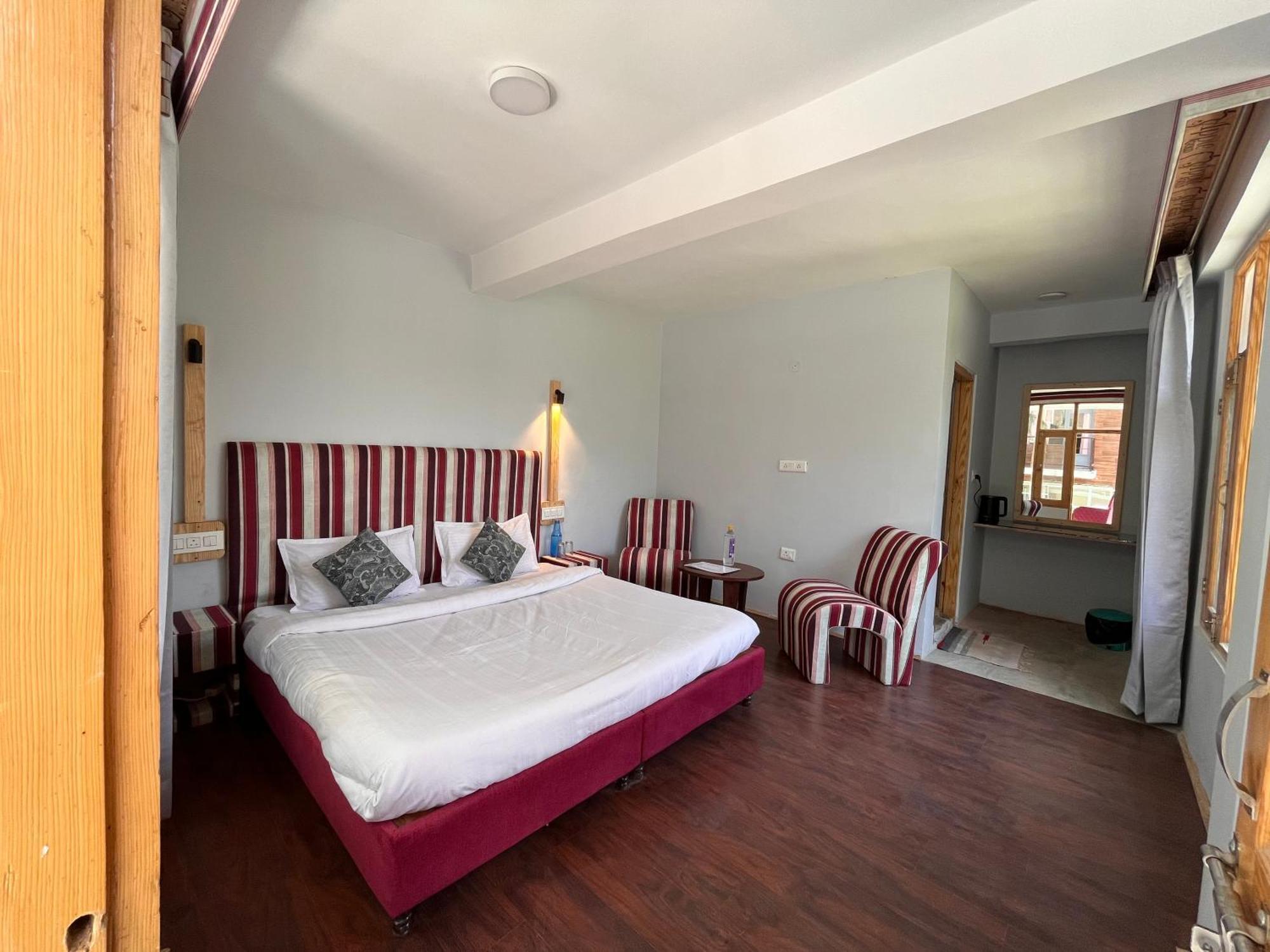 Hotel English Rose, #Personal Parking, #Petfriendly, #Garden, #Bonfire Under The Stars Manāli Buitenkant foto