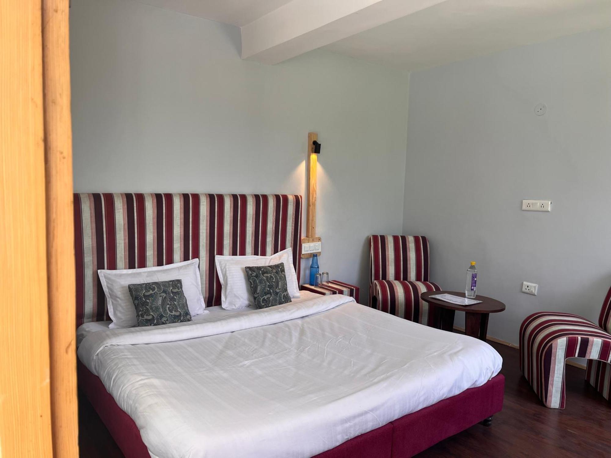 Hotel English Rose, #Personal Parking, #Petfriendly, #Garden, #Bonfire Under The Stars Manāli Buitenkant foto
