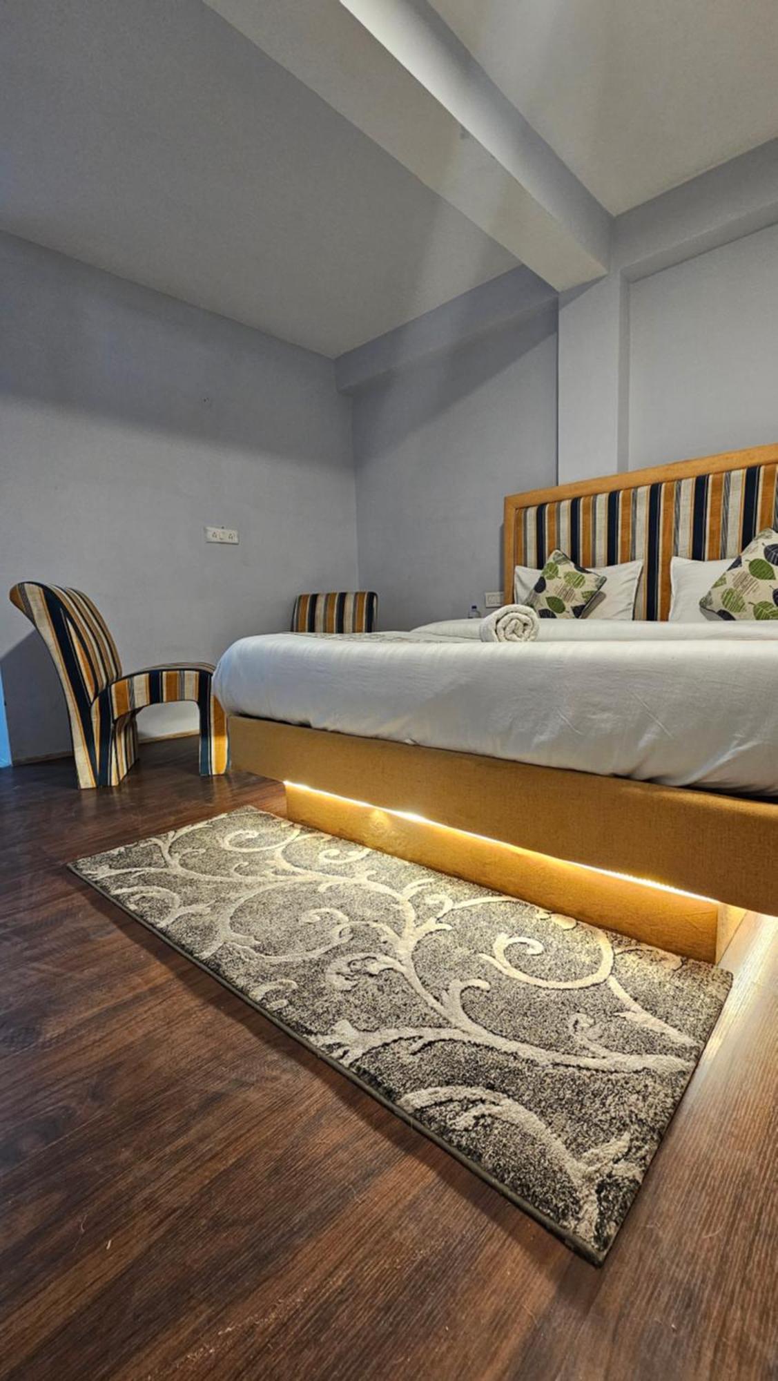 Hotel English Rose, #Personal Parking, #Petfriendly, #Garden, #Bonfire Under The Stars Manāli Buitenkant foto